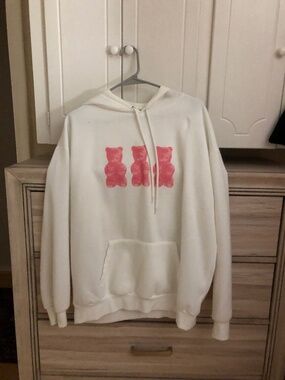 NWOT Aeropostale Graphic White Hoodie with Pink Gummie Bears!
